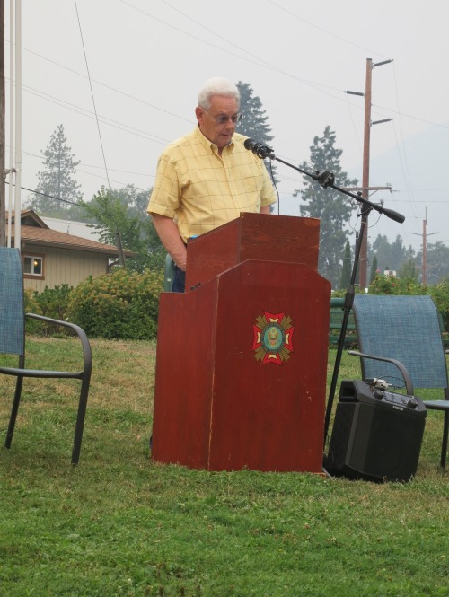 Mayor Wayne Stuart speaking while standing behind a podium